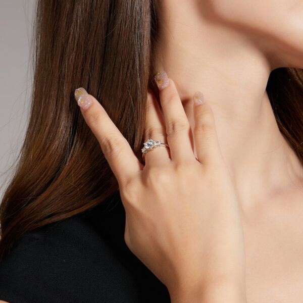 Classic Bulgari S925 silver plated white gold moissanite female ring 1 carat D grade - Image 2