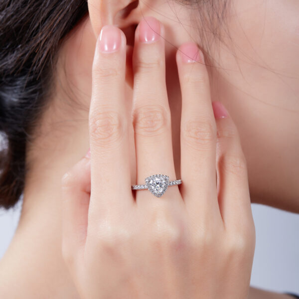 Light luxury triangle S925 silver plated white gold moissanite female ring 1.0 carat D grade - Image 2