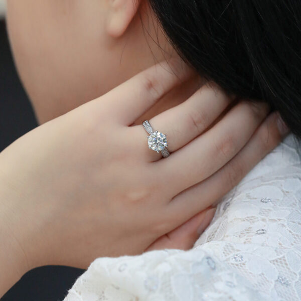 Starlight Queen S925 silver plated white gold moissanite female ring 3.0 carat D grade - Image 2