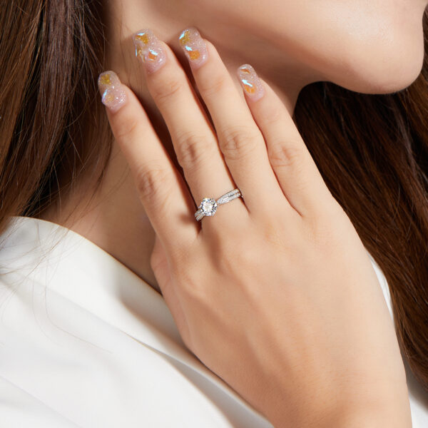 Straight arm micro-inlaid Starlight Queen S925 silver plated white gold moissanite female ring 1 carat D grade - Image 2