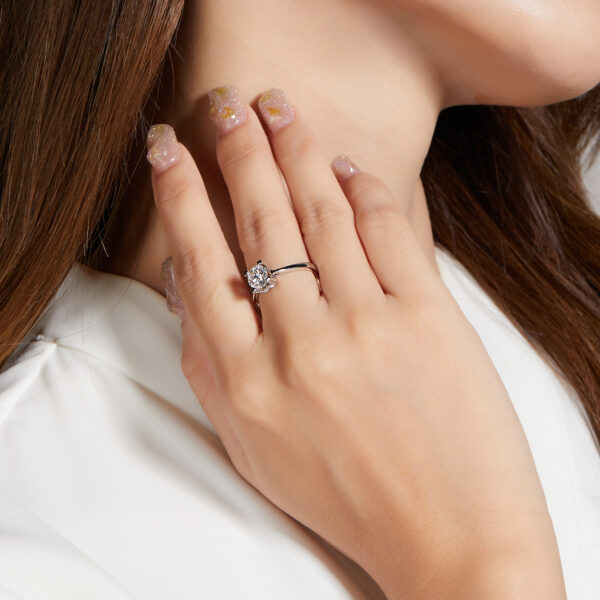 Straight arm V inlaid HW Letter S925 silver plated white gold moissanite female ring 1 carat D grade - Image 2