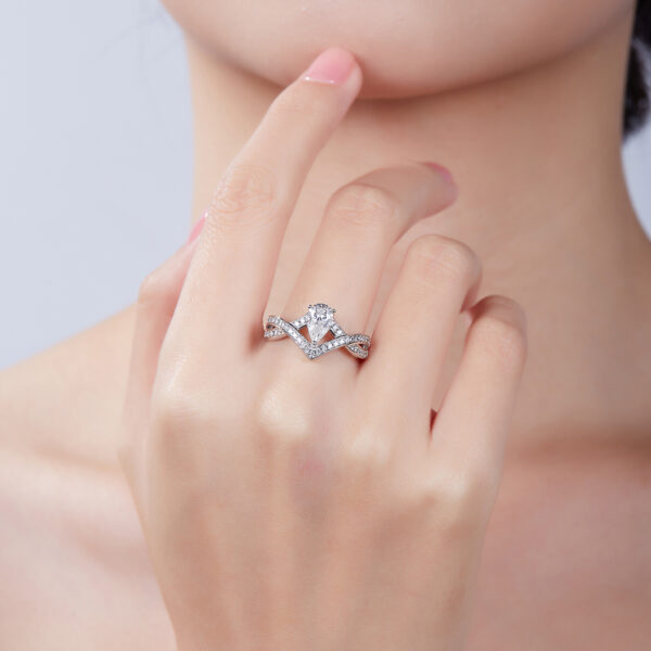 V-shaped lock love water drop S925 silver plated with white gold colored moissanite female ring 1 carat D grade - Image 2