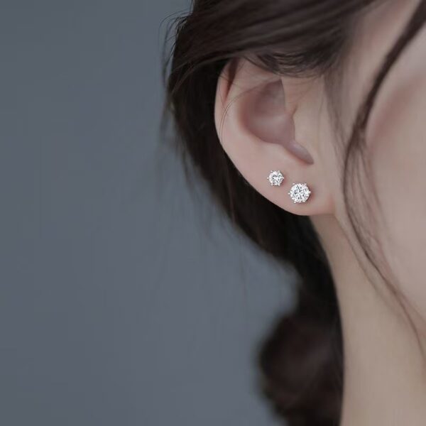 Classic six-claw moissanite earrings for women, sterling silver, simple, fashionable, versatile, high-end, S925 - Image 3