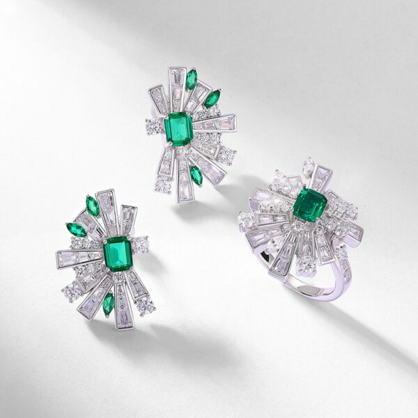 Cultivated Emerald Ring S925 Silver Inlaid Finger Ring - Image 3
