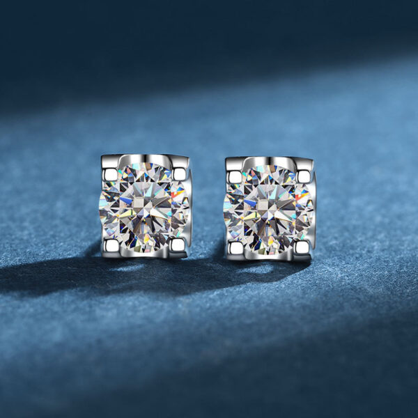 S925 sterling silver 1 carat moissanite earrings Fashionable bull head four claw diamond earrings - Image 4
