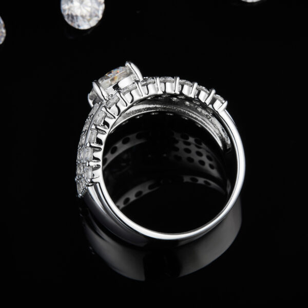 S925 silver plated platinum female ring custom selection main stone moissanite 2.0ct/side stone high carbon diamond - Image 3