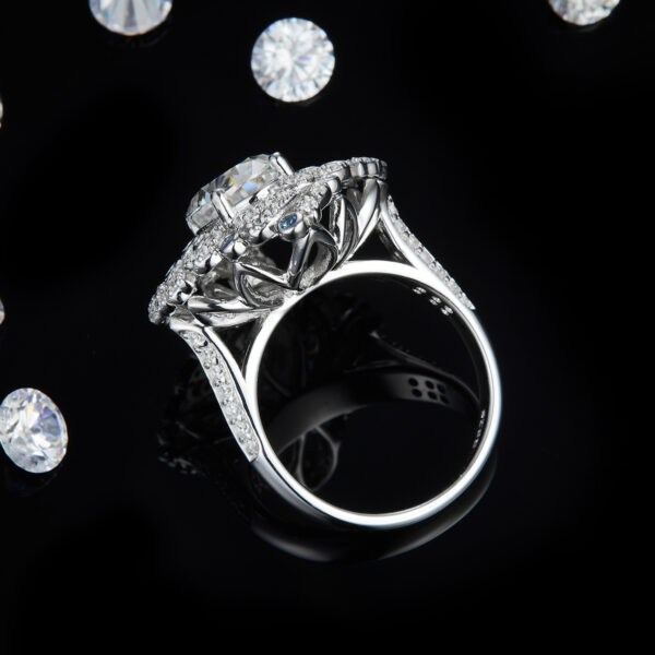 Light luxury full diamond four-leaf clover egg-shaped female ring S925 silver plated with platinum custom selection main stone moissanite 4.5ct/side stone high carbon diamond - Image 3