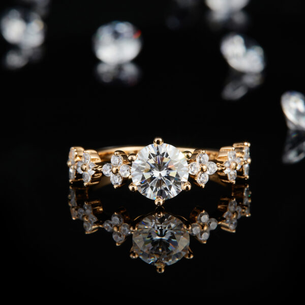 Six-claw female ring S925 silver plated with rose gold Customized selection Main stone Moissanite 1.0ct/side stone high carbon diamond - Image 2