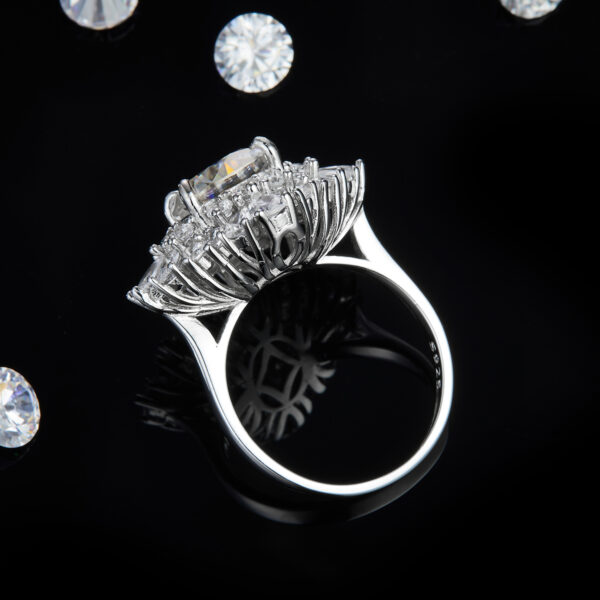 Luxury cushion-shaped diamond female ring S925 silver plated with platinum Customized selection Main stone Moissanite 3.5ct/side stone high carbon diamond - Image 3