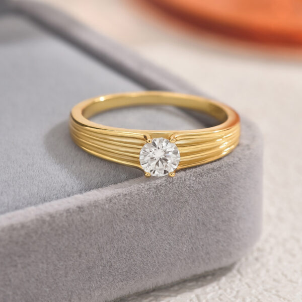S925 silver plated with 18K gold round moissanite female ring 50 pieces - Image 3