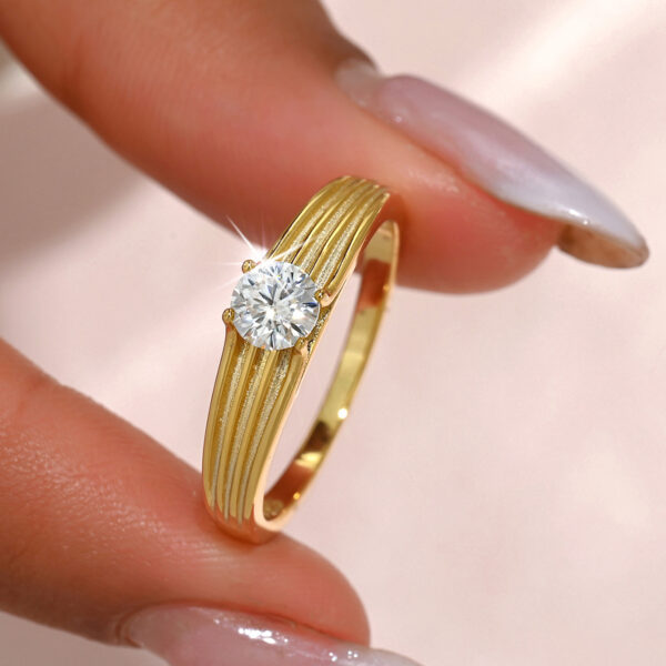 S925 silver plated with 18K gold round moissanite female ring 50 pieces - Image 4