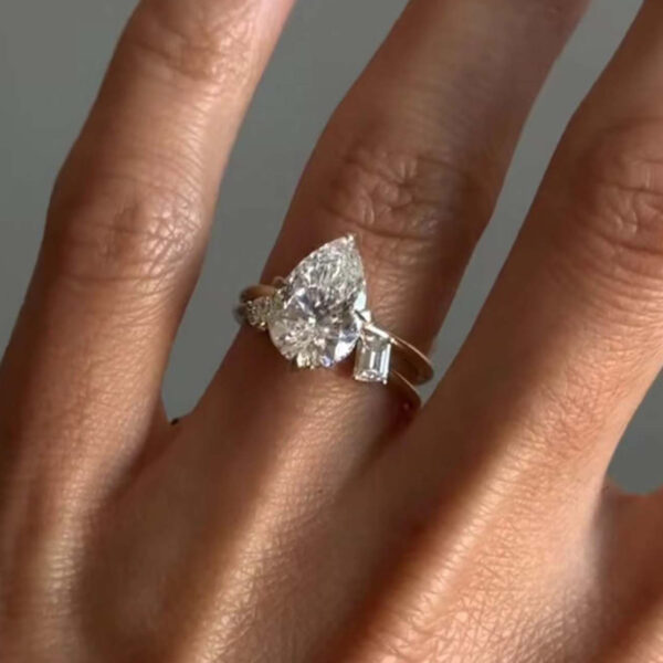 S925 silver plated with 18K gold teardrop-shaped moissanite female ring 2.5CT - Image 2