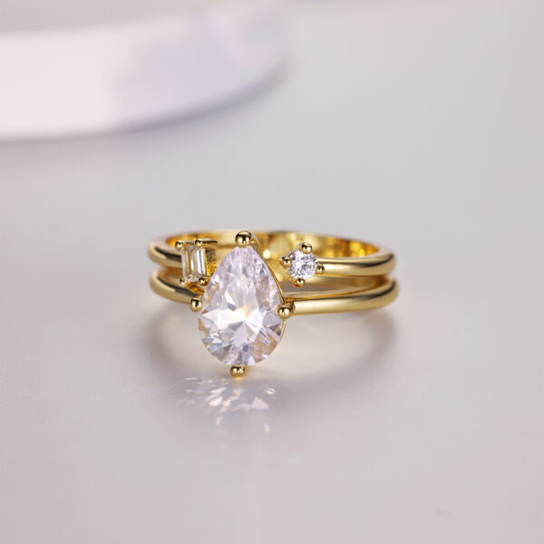 S925 silver plated with 18K gold teardrop-shaped moissanite female ring 2.5CT - Image 3