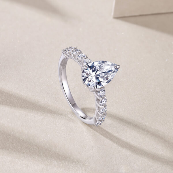 S925 silver plated 18K white gold female ring pear-shaped moissanite 3.0CT - Image 6