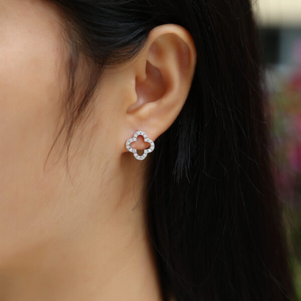 S925 silver plated 18K white gold moissanite four-leaf clover earrings - Image 2