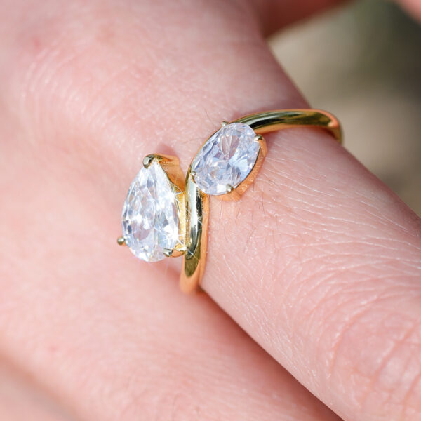 S925 silver plated with 18K gold teardrop/egg-shaped moissanite double stone female ring 2.5CT - Image 2