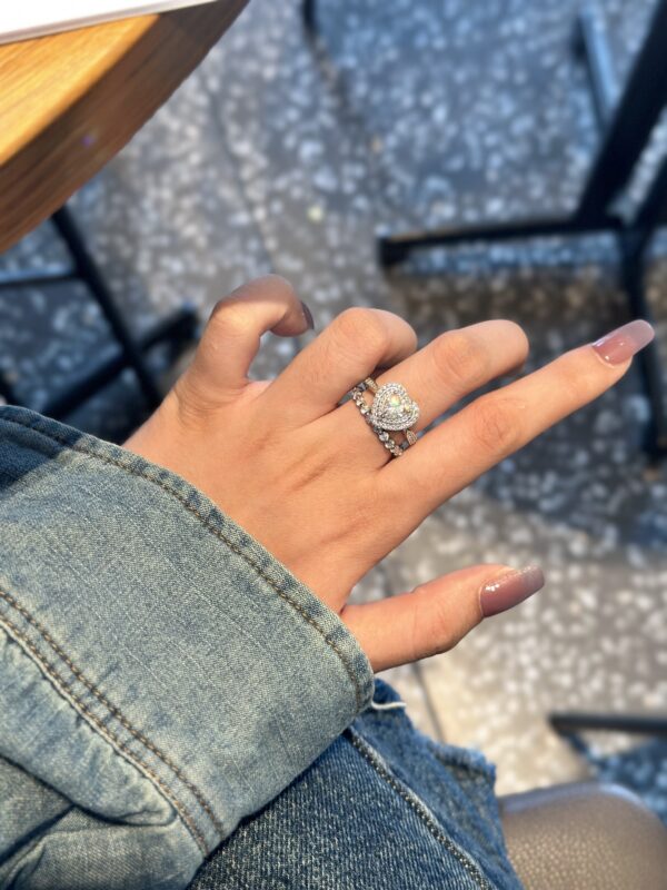 Luxury Heart Shape S925 Silver Plated White Gold Moissanite Women's Ring 1.0 Carat D Grade - Image 6